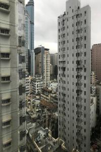 Pemandangan umum bagi Hong Kong atau pemandangan bandar yang diambil dari hotel