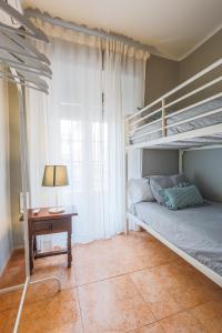 Łóżko lub łóżka w pokoju w obiekcie Apartamento San Diego Catedral