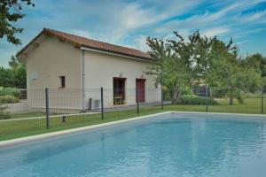 a villa with a swimming pool in front of a house at Villa Monplaisir 82 in Montech