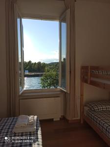 a bedroom with a window with a view of the water at Panperduto in Somma Lombardo