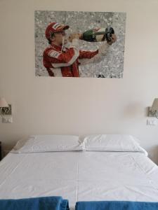 Postel nebo postele na pokoji v ubytování Ferrari Formula 1