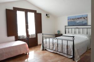 A bed or beds in a room at B&B 4 Stagioni Még 37 kép