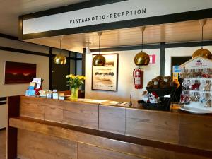 a restaurant with a wooden counter with a counter sidx sidx at Motel Käpylä in Keminmaa