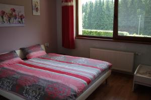 Ένα ή περισσότερα κρεβάτια σε δωμάτιο στο Ferienwohnung " MILA" in Schwarzwald near Titisee