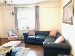 Fotografie z fotogalerie ubytování The Farmhouse - Sleeps 12 with Private Grounds v destinaci Hailsham