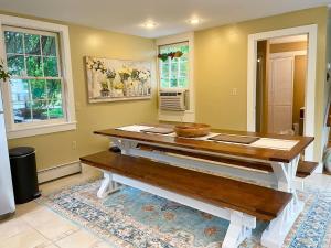 Afbeelding uit fotogalerij van 1860's Colonial House Near Downtown and Beaches! in Madison