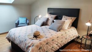 Ένα ή περισσότερα κρεβάτια σε δωμάτιο στο Spacieux duplex tout confort à 200m des thermes de Bains-les-Bains dans les Vosges +28 φωτογραφίες