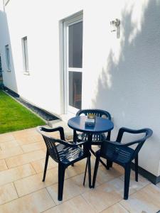 a blue table and two chairs on a patio at Ferienwohnung im Spessart / Aschaffenburg in Johannesberg