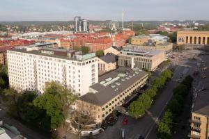 une vue aérienne sur une ville avec des bâtiments dans l'établissement Elite Park Avenue Hotel, à Göteborg