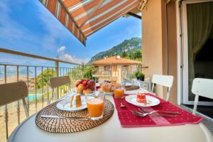 A balcony or terrace at Il SOLE HOUSE