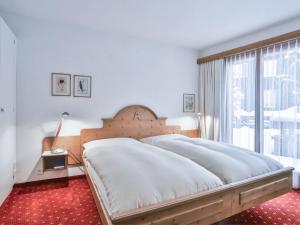 Postel nebo postele na pokoji v ubytování Apartment Chalet Abendrot-14 by Interhome