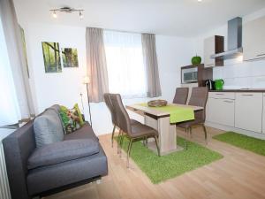 Kuchyň nebo kuchyňský kout v ubytování Apartment Schaller by Interhome