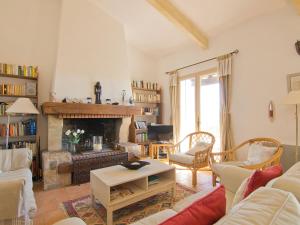 Χώρος καθιστικού στο Holiday Home Les Cairnes by Interhome