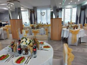 a dining room with white tables and white chairs at Motel Thessaloniki in Sandanski