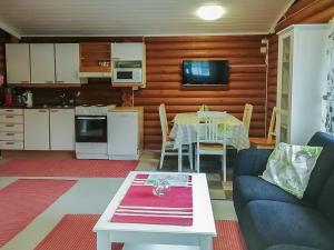 Kuchyň nebo kuchyňský kout v ubytování Holiday Home Savenaho by Interhome