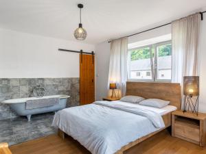 Un pat sau paturi într-o cameră la Holiday Home Brníčko by Interhome