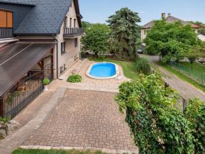 Bazén v ubytovaní Holiday Home Penzion Jindřiška by Interhome alebo v jeho blízkosti
