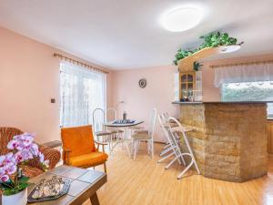 Posedenie v ubytovaní Holiday Home Penzion Jindřiška by Interhome