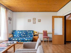 Posezení v ubytování Apartment Rabyně-1 by Interhome + 24 fotografií