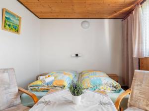 Postel nebo postele na pokoji v ubytování Apartment Rabyně-1 by Interhome