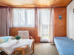 Postel nebo postele na pokoji v ubytování Apartment Rabyně-1 by Interhome