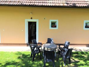 Fotografia z galérie ubytovania Apartment Rabyně-2 by Interhome v destinácii Rabyně