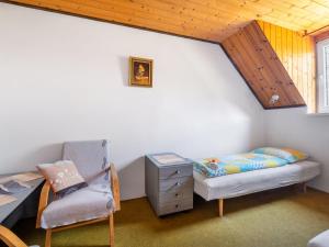 Posteľ alebo postele v izbe v ubytovaní Apartment Rabyně-2 by Interhome