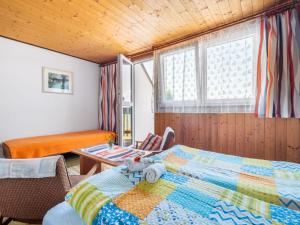 Posteľ alebo postele v izbe v ubytovaní Apartment Rabyně-2 by Interhome