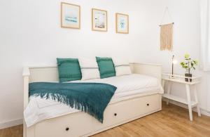 Postel nebo postele na pokoji v ubytování CASA AROEIRA - Beach bungalow near Lisbon
