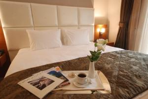 Postel nebo postele na pokoji v ubytování Riva Reşatbey Luxury Hotel