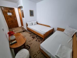 Motel Thessaloniki tesisinde bir odada yatak veya yataklar