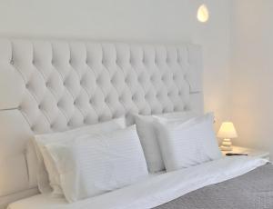 Voodi või voodid majutusasutuse Ariana Eco Suites Adults Only toas