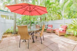 Ein Garten an der Unterkunft Pirates Pointe Resort