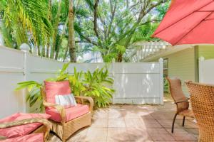 Ein Garten an der Unterkunft Pirates Pointe Resort