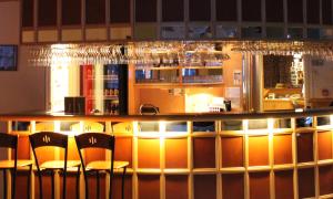 Lounge nebo bar v ubytování Hotel Jokkmokk