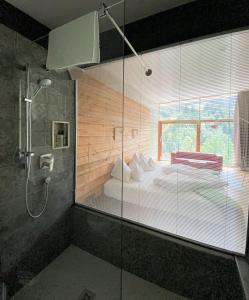 Koupelna v ubytování "Quality Hosts Arlberg" Hotel Lux Alpinae + 37 fotografií