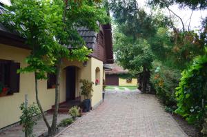 a cobblestone street in front of a house at La Mos Pavel in Noşlac