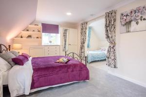 a bedroom with a purple bed in a room at Liv's Place Bramfield Air Manage Suffolk in Halesworth