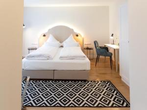 Ein Bett oder Betten in einem Zimmer der Unterkunft Hotel Tuchhaus