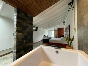 Postel nebo postele na pokoji v ubytování All Natural Glamping