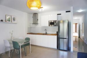 A kitchen or kitchenette at Apartamento Playa Calera