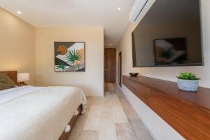 Una cama o camas en una habitación de BIT Tulum Villas