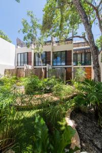 Un jardín fuera de BIT Tulum Villas