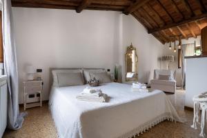 a bedroom with a white bed with towels on it at Gipsy Maisonette in Lucca