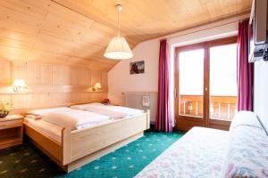 Postel nebo postele na pokoji v ubytování Gasthof Tuscherhof