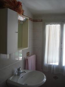 A bathroom at Albergo Larese
