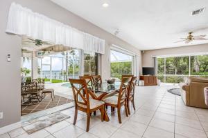 Posezení v ubytování Cape Coral Haven