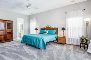 Postel nebo postele na pokoji v ubytování Cape Coral Haven + 33 fotografií