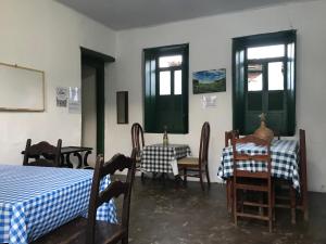 Abrigo de Montanha Xique Xique tesisinde bir restoran veya yemek mekanı