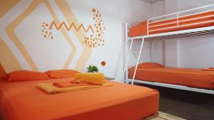 Postel nebo postele na pokoji v ubytování Acuarela Hostal